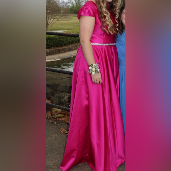 bright pink formal gown/dress - Picture 2 of 9